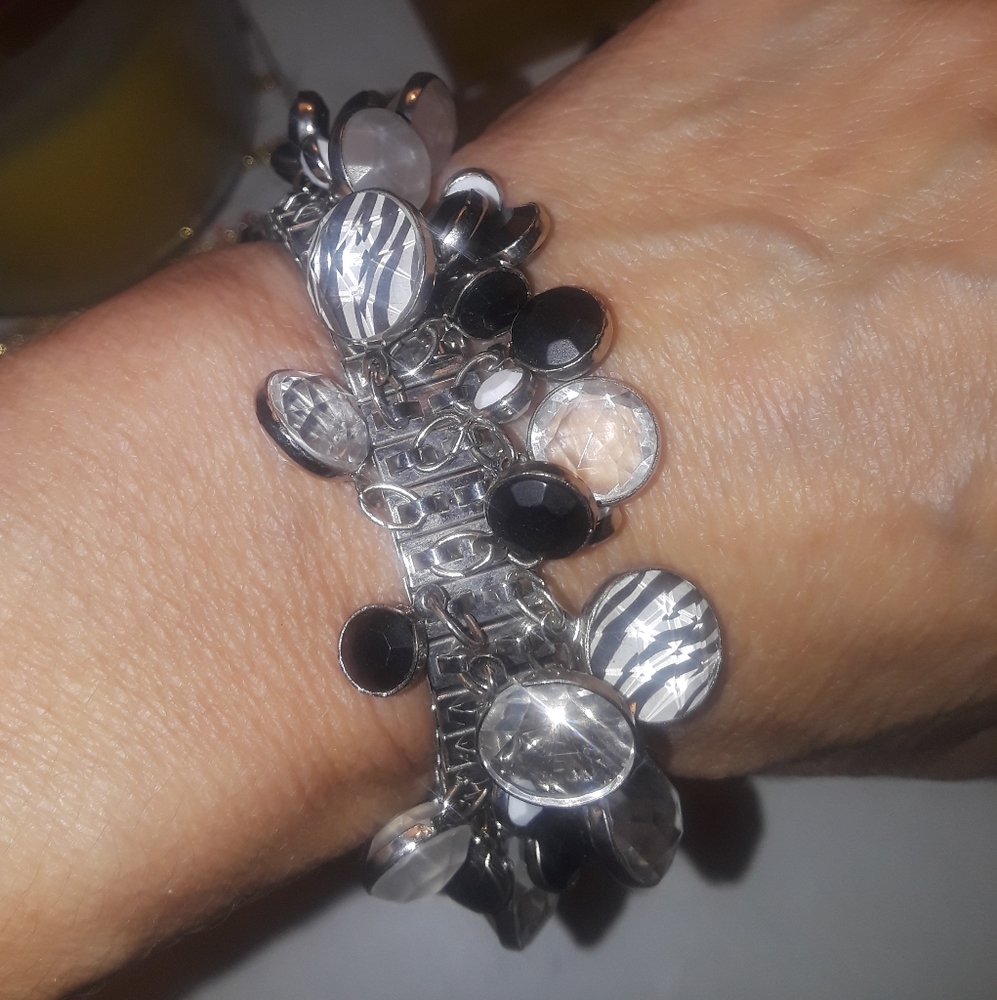 Black and white dangle bracelet
